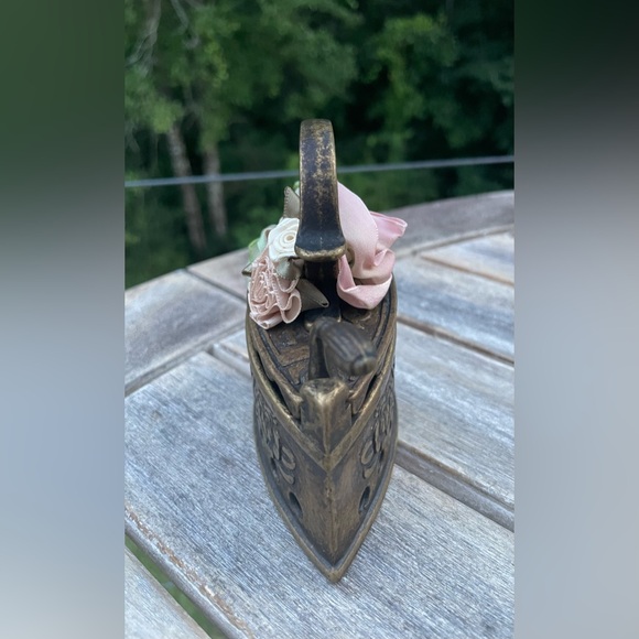 Vtg Brass Sad Iron Trinket or Cricket Box - Picture 2 of 8